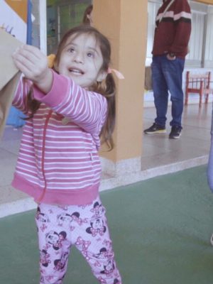 Mc Dia Feliz 2022: distribuição de tíquetes para trocar por lanches.