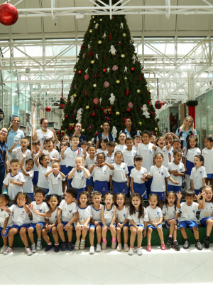 Natal 2022: distribuição de presentes e panetones com a presença do Papai Noel.