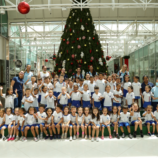 Natal 2022: distribuição de presentes e panetones com a presença do Papai Noel.